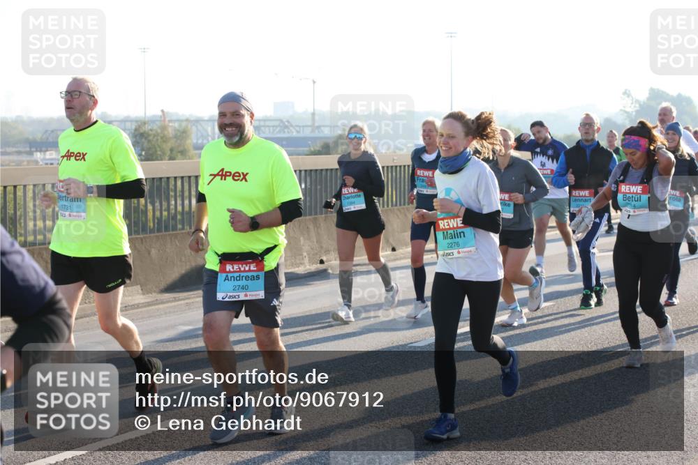 03.10.2025 - Köhlbrandbrückenlauf Lena Gebhardt http://msf.ph/oto/9067912 03.10.2025 09:24:03 Position 1 1731, 1394, 2493, 2740, 2276, 14 meine-sportfotos.de