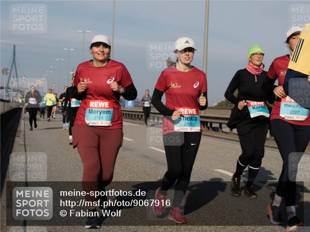 03.10.2025 - Köhlbrandbrückenlauf Fabian Wolf http://msf.ph/oto/9067916 03.10.2025 10:10:41 Position 3 2725, 2726, 2267, 2727 meine-sportfotos.de