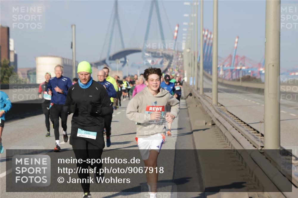 03.10.2025 - Köhlbrandbrückenlauf Jannik Wohlers http://msf.ph/oto/9067918 03.10.2025 09:47:16 Position 3 2940 meine-sportfotos.de