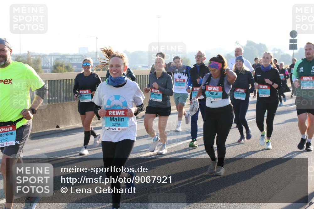 03.10.2025 - Köhlbrandbrückenlauf Lena Gebhardt http://msf.ph/oto/9067921 03.10.2025 09:24:03 Position 1 1394, 2740, 2276, 3765, 7914 meine-sportfotos.de