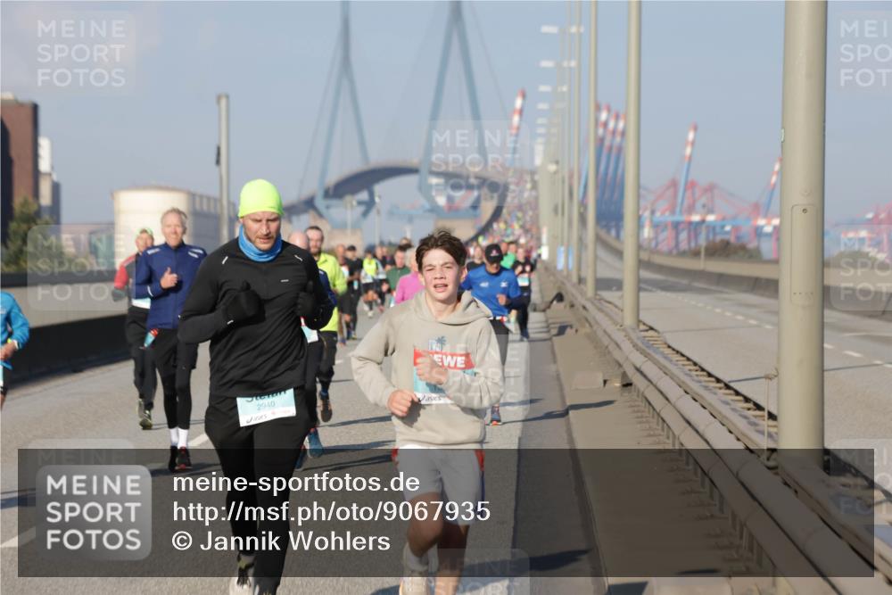 03.10.2025 - Köhlbrandbrückenlauf Jannik Wohlers http://msf.ph/oto/9067935 03.10.2025 09:47:17 Position 3 2940 meine-sportfotos.de