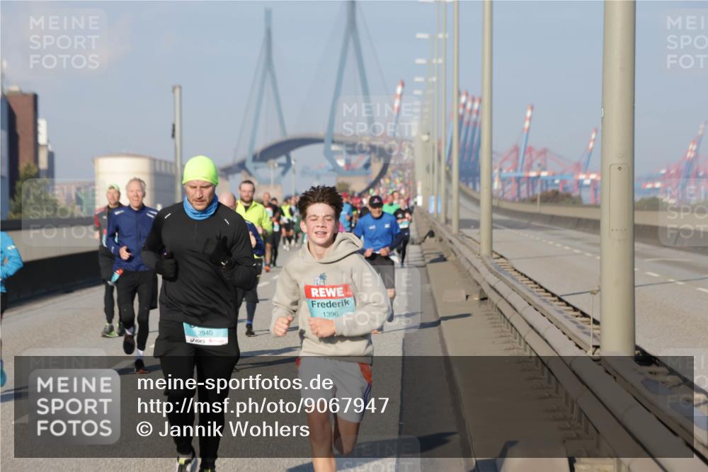 03.10.2025 - Köhlbrandbrückenlauf Jannik Wohlers http://msf.ph/oto/9067947 03.10.2025 09:47:17 Position 3 2940, 1396 meine-sportfotos.de