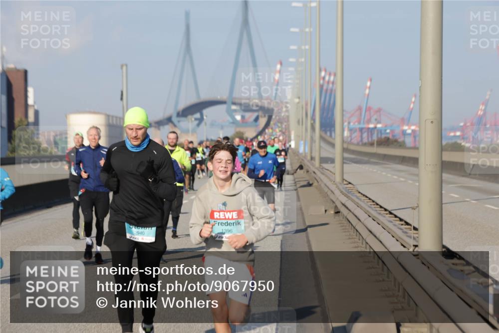 03.10.2025 - Köhlbrandbrückenlauf Jannik Wohlers http://msf.ph/oto/9067950 03.10.2025 09:47:17 Position 3 2940, 1396 meine-sportfotos.de