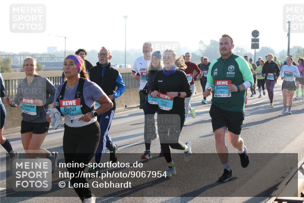 03.10.2025 - Köhlbrandbrückenlauf Lena Gebhardt http://msf.ph/oto/9067954 03.10.2025 09:24:04 Position 1 1577, 14, 3110, 3765, 1827 meine-sportfotos.de