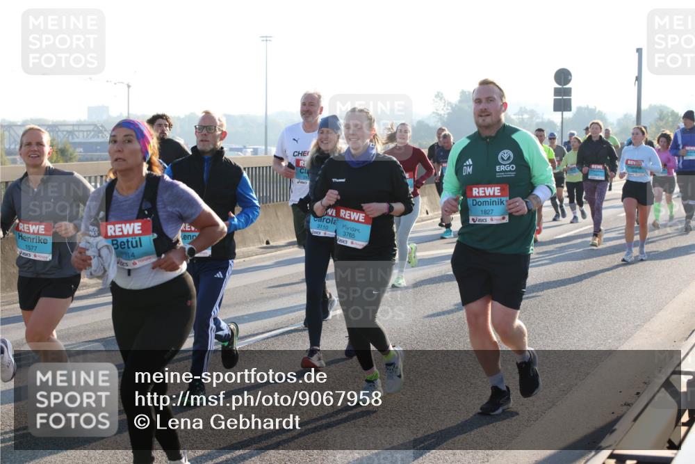 03.10.2025 - Köhlbrandbrückenlauf Lena Gebhardt http://msf.ph/oto/9067958 03.10.2025 09:24:04 Position 1 1577, 14, 3110, 3765, 1827 meine-sportfotos.de