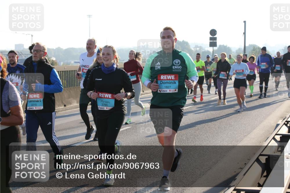 03.10.2025 - Köhlbrandbrückenlauf Lena Gebhardt http://msf.ph/oto/9067963 03.10.2025 09:24:04 Position 1 2215, 3765, 1827 meine-sportfotos.de