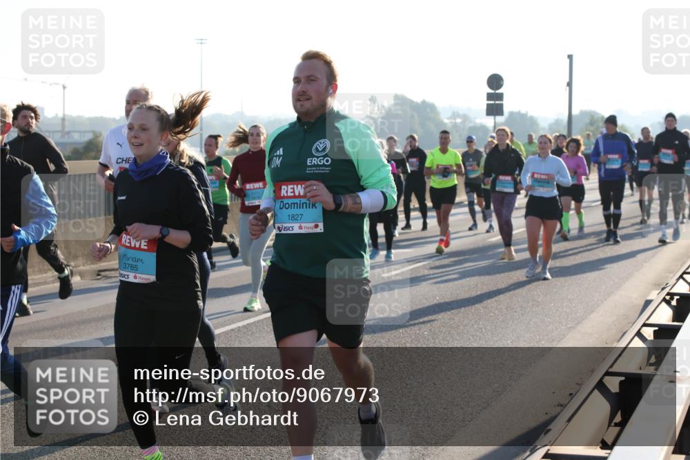 03.10.2025 - Köhlbrandbrückenlauf Lena Gebhardt http://msf.ph/oto/9067973 03.10.2025 09:24:05 Position 1 3765, 1827 meine-sportfotos.de
