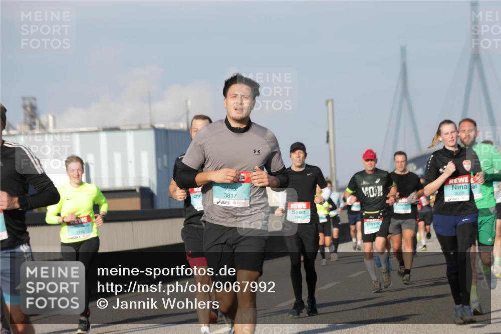 03.10.2025 - Köhlbrandbrückenlauf Jannik Wohlers http://msf.ph/oto/9067992 03.10.2025 09:47:31 Position 3 3817, 1043, 1110, 3568 meine-sportfotos.de
