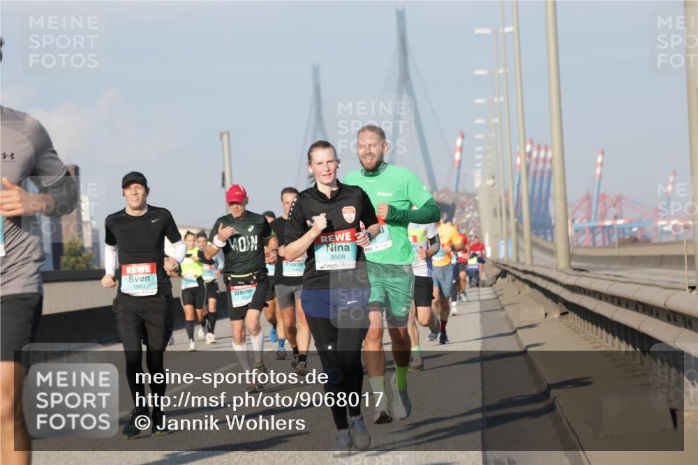 03.10.2025 - Köhlbrandbrückenlauf Jannik Wohlers http://msf.ph/oto/9068017 03.10.2025 09:47:32 Position 3 1043, 1146, 3568 meine-sportfotos.de