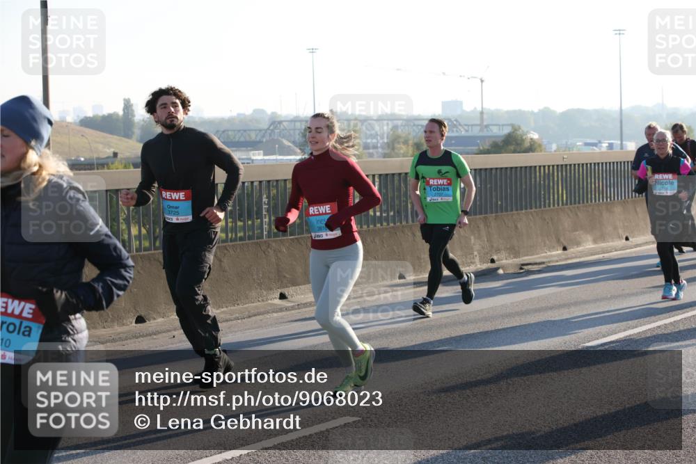 03.10.2025 - Köhlbrandbrückenlauf Lena Gebhardt http://msf.ph/oto/9068023 03.10.2025 09:24:07 Position 1 10, 3725, 3816, 2707 meine-sportfotos.de