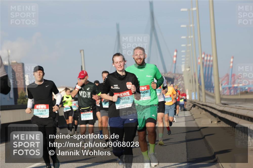 03.10.2025 - Köhlbrandbrückenlauf Jannik Wohlers http://msf.ph/oto/9068028 03.10.2025 09:47:33 Position 3 1043, 3264, 3568, 041 meine-sportfotos.de
