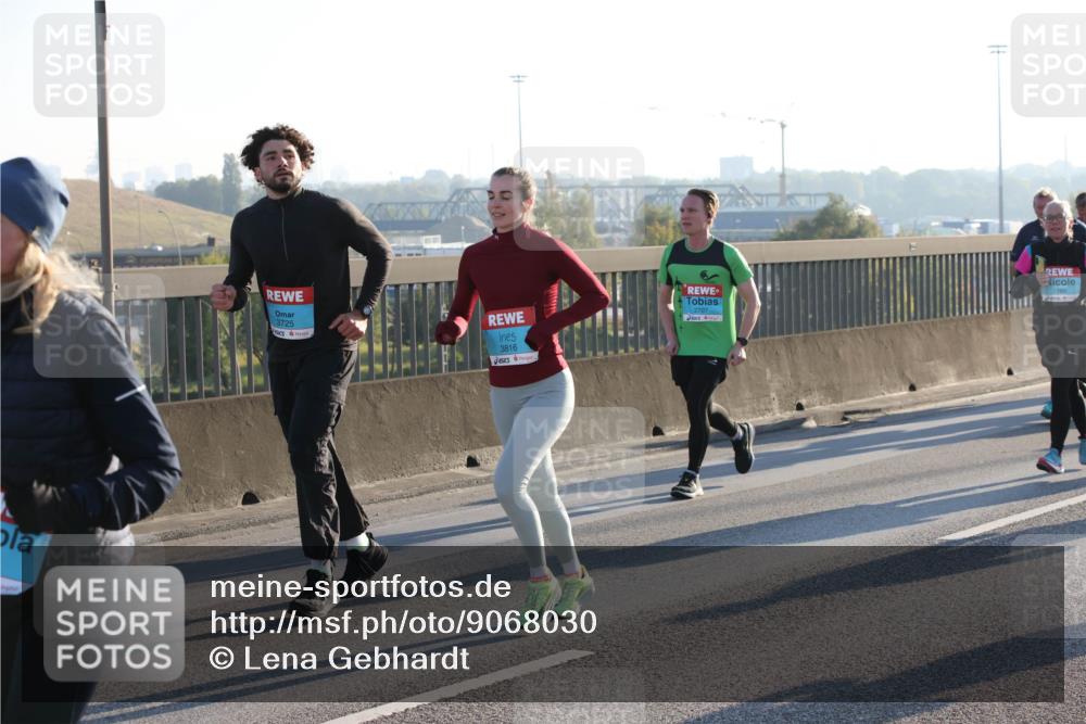 03.10.2025 - Köhlbrandbrückenlauf Lena Gebhardt http://msf.ph/oto/9068030 03.10.2025 09:24:07 Position 1 13, 3725, 3816, 2707 meine-sportfotos.de