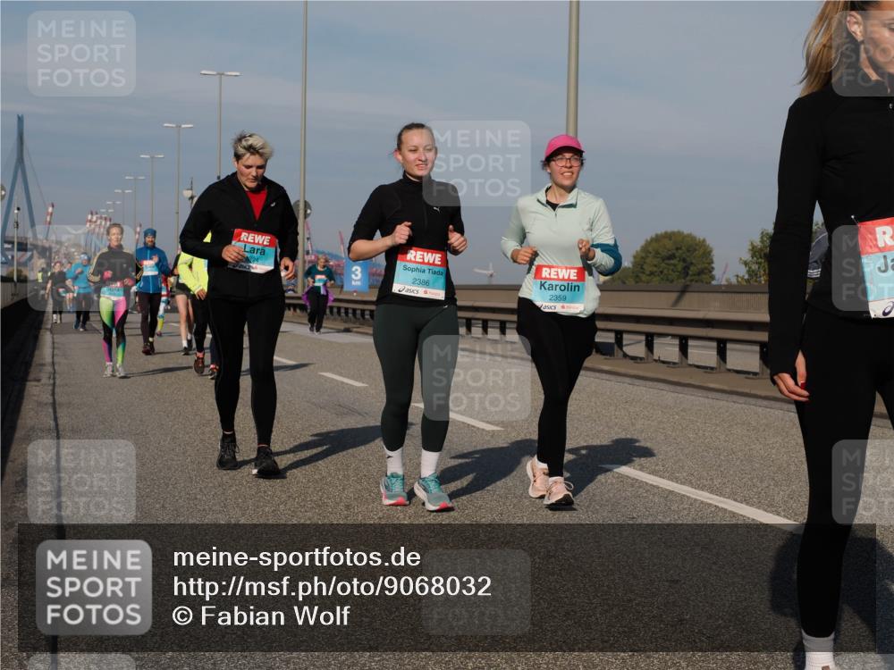 03.10.2025 - Köhlbrandbrückenlauf Fabian Wolf http://msf.ph/oto/9068032 03.10.2025 10:10:49 Position 3 324, 3, 2386, 2359 meine-sportfotos.de