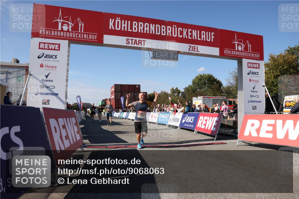 03.10.2025 - Köhlbrandbrückenlauf Lena Gebhardt http://msf.ph/oto/9068063 03.10.2025 13:32:34 Ziel 4966, 5226, 5255, 5286, 5357, 5442, 5876, 5891, 5892, 6141 meine-sportfotos.de
