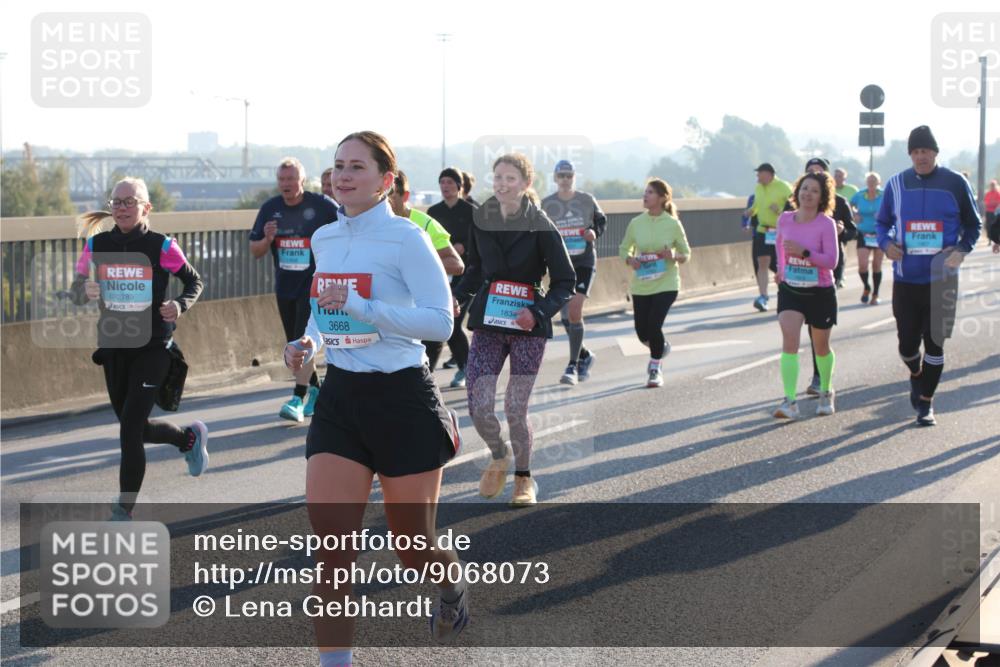 03.10.2025 - Köhlbrandbrückenlauf Lena Gebhardt http://msf.ph/oto/9068073 03.10.2025 09:24:08 Position 1 2789, 3668, 1834 meine-sportfotos.de