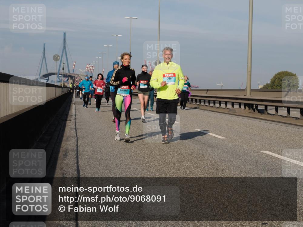 03.10.2025 - Köhlbrandbrückenlauf Fabian Wolf http://msf.ph/oto/9068091 03.10.2025 10:10:52 Position 3 2419, 2412 meine-sportfotos.de
