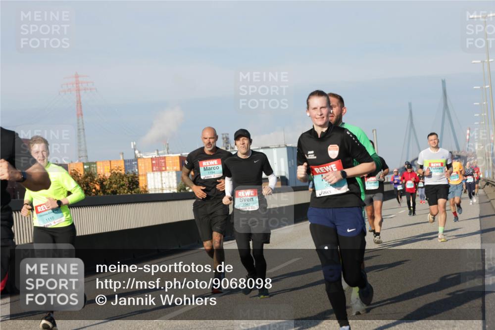 03.10.2025 - Köhlbrandbrückenlauf Jannik Wohlers http://msf.ph/oto/9068098 03.10.2025 09:47:35 Position 3 1110, 1194, 1043, 35 meine-sportfotos.de