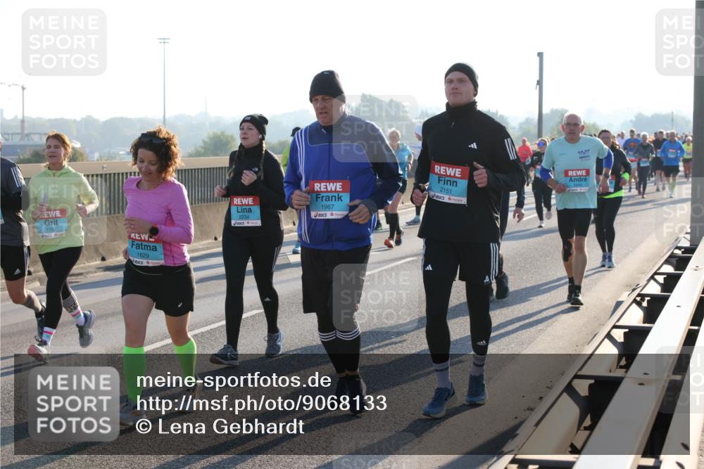 03.10.2025 - Köhlbrandbrückenlauf Lena Gebhardt http://msf.ph/oto/9068133 03.10.2025 09:24:10 Position 1 1762, 1629, 2234, 1967, 3000, 2151 meine-sportfotos.de