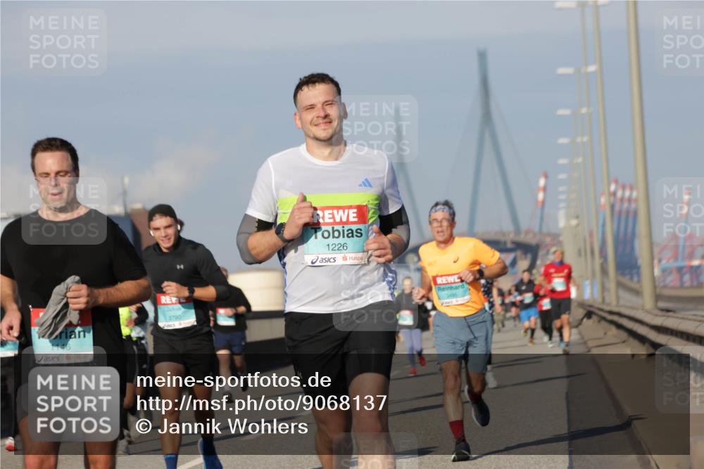 03.10.2025 - Köhlbrandbrückenlauf Jannik Wohlers http://msf.ph/oto/9068137 03.10.2025 09:47:38 Position 3 1146, 3790, 1226 meine-sportfotos.de