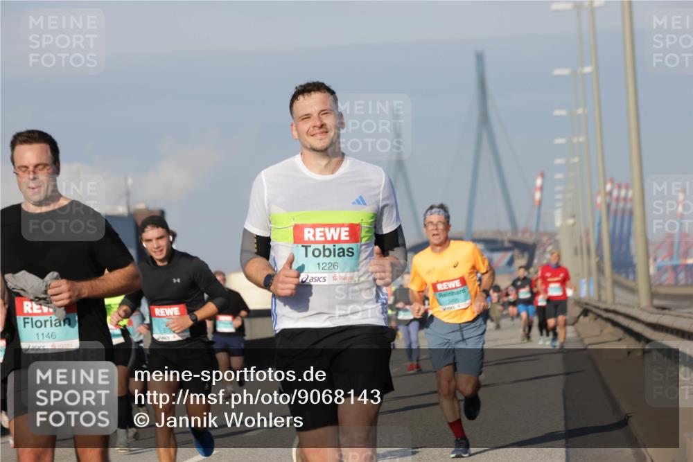 03.10.2025 - Köhlbrandbrückenlauf Jannik Wohlers http://msf.ph/oto/9068143 03.10.2025 09:47:38 Position 3 1146, 375, 1226, 3495 meine-sportfotos.de