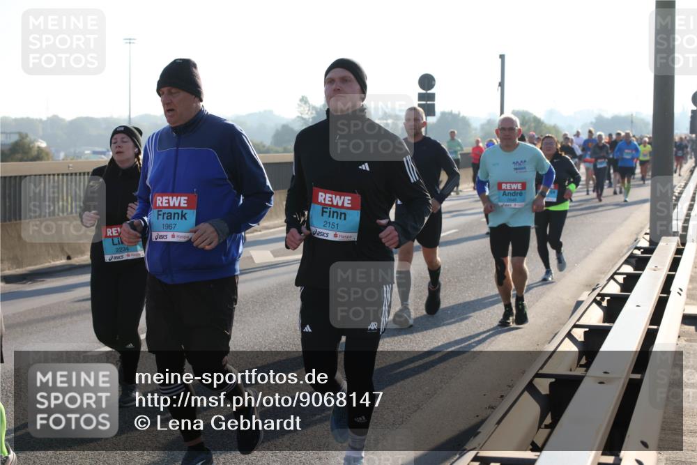 03.10.2025 - Köhlbrandbrückenlauf Lena Gebhardt http://msf.ph/oto/9068147 03.10.2025 09:24:11 Position 1 2234, 1967, 2151, 3030, 2848 meine-sportfotos.de
