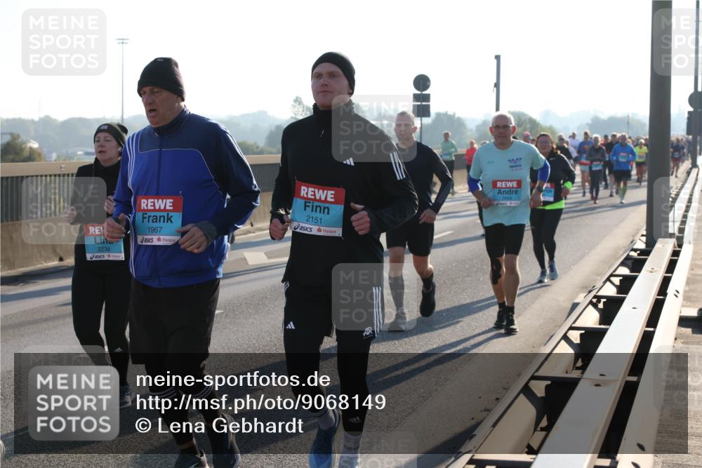 03.10.2025 - Köhlbrandbrückenlauf Lena Gebhardt http://msf.ph/oto/9068149 03.10.2025 09:24:11 Position 1 2234, 1967, 2151, 2000, 2848 meine-sportfotos.de