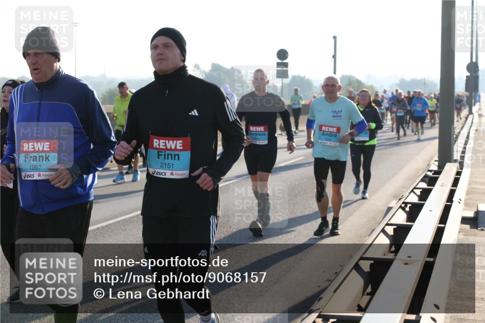 03.10.2025 - Köhlbrandbrückenlauf Lena Gebhardt http://msf.ph/oto/9068157 03.10.2025 09:24:11 Position 1 1967, 2151, 2005 meine-sportfotos.de