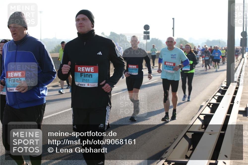 03.10.2025 - Köhlbrandbrückenlauf Lena Gebhardt http://msf.ph/oto/9068161 03.10.2025 09:24:11 Position 1 20, 20, 1967, 2151, 2848 meine-sportfotos.de