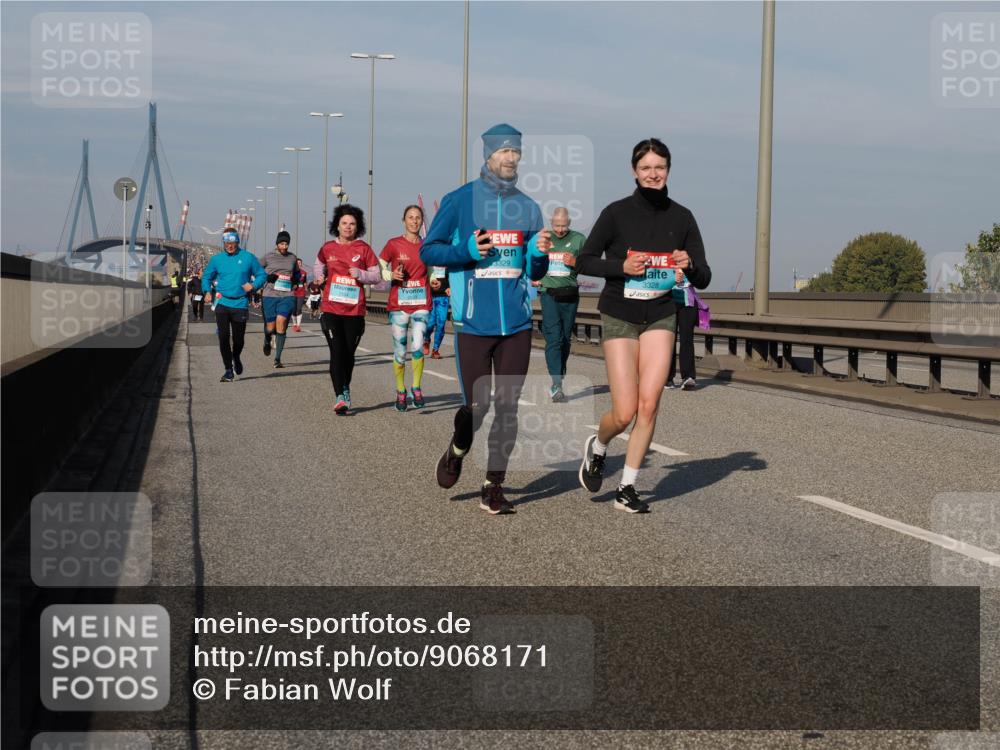 03.10.2025 - Köhlbrandbrückenlauf Fabian Wolf http://msf.ph/oto/9068171 03.10.2025 10:10:57 Position 3 3329, 3328 meine-sportfotos.de