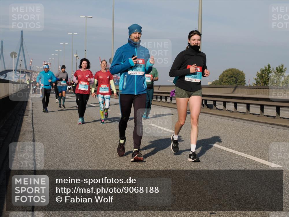 03.10.2025 - Köhlbrandbrückenlauf Fabian Wolf http://msf.ph/oto/9068188 03.10.2025 10:10:57 Position 3 2533, 3329, 3328 meine-sportfotos.de