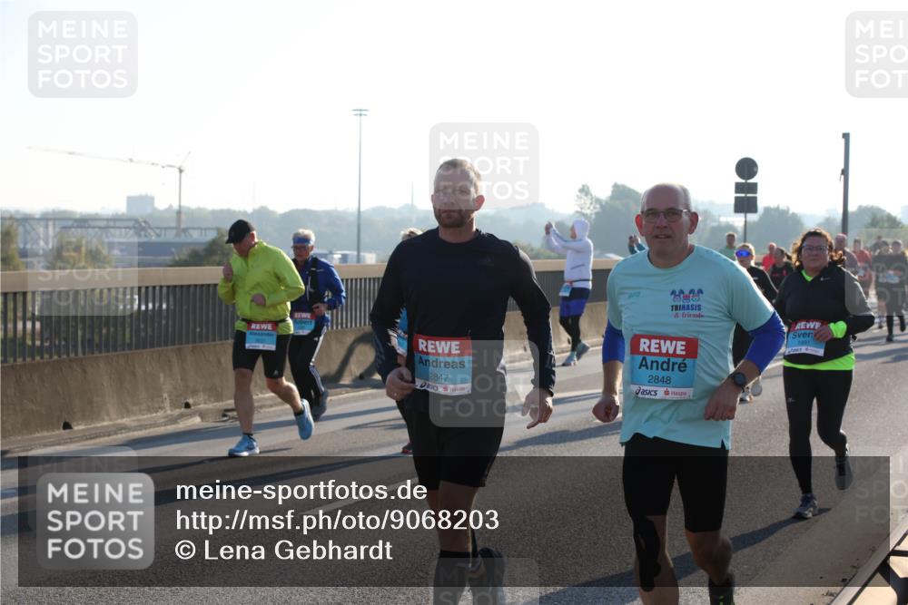 03.10.2025 - Köhlbrandbrückenlauf Lena Gebhardt http://msf.ph/oto/9068203 03.10.2025 09:24:13 Position 1 1991, 2847, 2848 meine-sportfotos.de