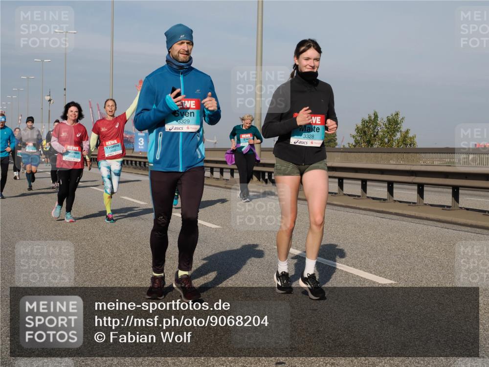 03.10.2025 - Köhlbrandbrückenlauf Fabian Wolf http://msf.ph/oto/9068204 03.10.2025 10:10:58 Position 3 2533, 3, 3329, 3328 meine-sportfotos.de