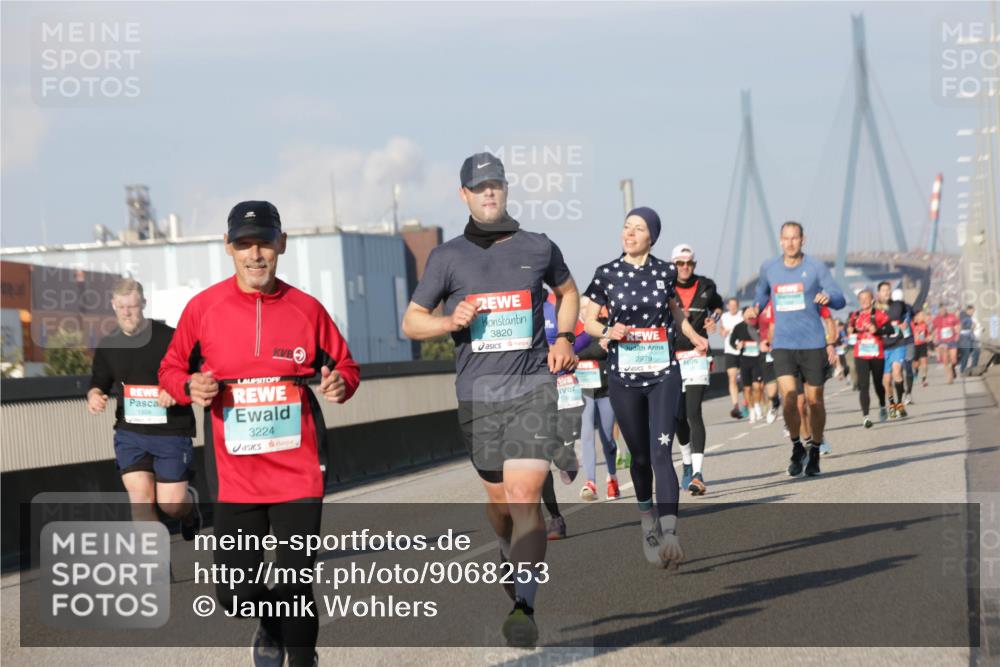03.10.2025 - Köhlbrandbrückenlauf Jannik Wohlers http://msf.ph/oto/9068253 03.10.2025 09:47:44 Position 3 3224, 3820, 2979 meine-sportfotos.de