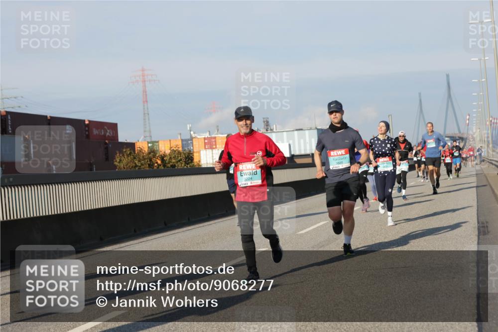 03.10.2025 - Köhlbrandbrückenlauf Jannik Wohlers http://msf.ph/oto/9068277 03.10.2025 09:47:44 Position 3 3224, 3820 meine-sportfotos.de