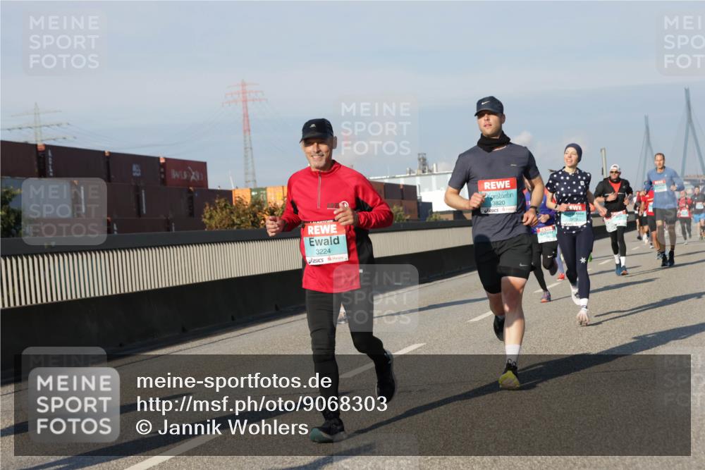 03.10.2025 - Köhlbrandbrückenlauf Jannik Wohlers http://msf.ph/oto/9068303 03.10.2025 09:47:45 Position 3 3224, 3820 meine-sportfotos.de