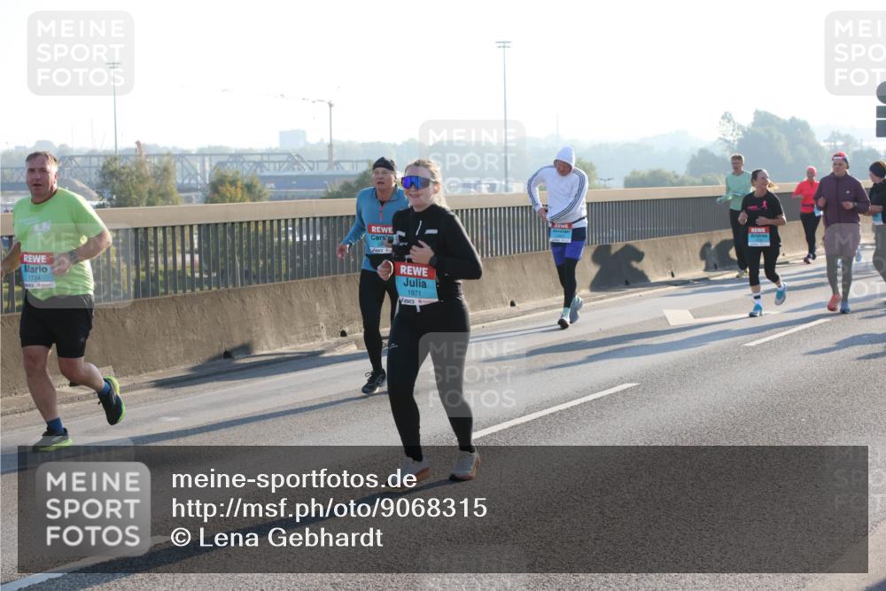03.10.2025 - Köhlbrandbrückenlauf Lena Gebhardt http://msf.ph/oto/9068315 03.10.2025 09:24:17 Position 1 1734, 1971 meine-sportfotos.de