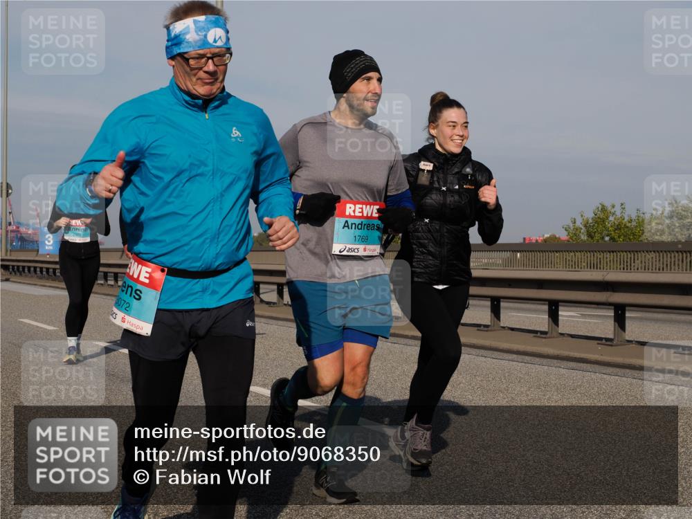 03.10.2025 - Köhlbrandbrückenlauf Fabian Wolf http://msf.ph/oto/9068350 03.10.2025 10:11:05 Position 3 3, 2462, 3072, 1769 meine-sportfotos.de