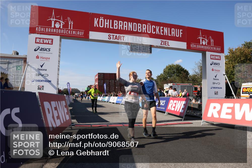 03.10.2025 - Köhlbrandbrückenlauf Lena Gebhardt http://msf.ph/oto/9068507 03.10.2025 13:33:17 Ziel 4755, 4775, 5783 meine-sportfotos.de