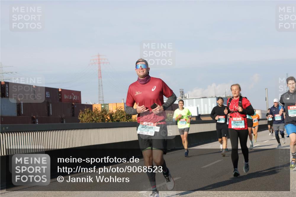 03.10.2025 - Köhlbrandbrückenlauf Jannik Wohlers http://msf.ph/oto/9068523 03.10.2025 09:47:56 Position 3 100, 3118, 3630, 131 meine-sportfotos.de