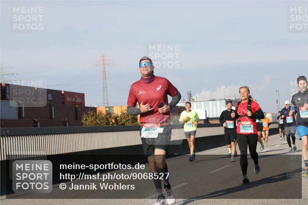 03.10.2025 - Köhlbrandbrückenlauf Jannik Wohlers http://msf.ph/oto/9068527 03.10.2025 09:47:56 Position 3 300, 3118, 131, 3630 meine-sportfotos.de