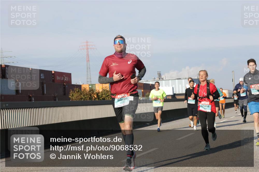 03.10.2025 - Köhlbrandbrückenlauf Jannik Wohlers http://msf.ph/oto/9068532 03.10.2025 09:47:56 Position 3 800, 3118 meine-sportfotos.de