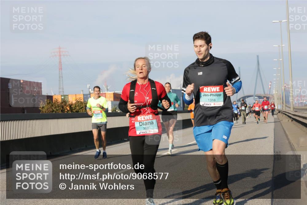 03.10.2025 - Köhlbrandbrückenlauf Jannik Wohlers http://msf.ph/oto/9068577 03.10.2025 09:47:58 Position 3 3630, 6, 1316 meine-sportfotos.de