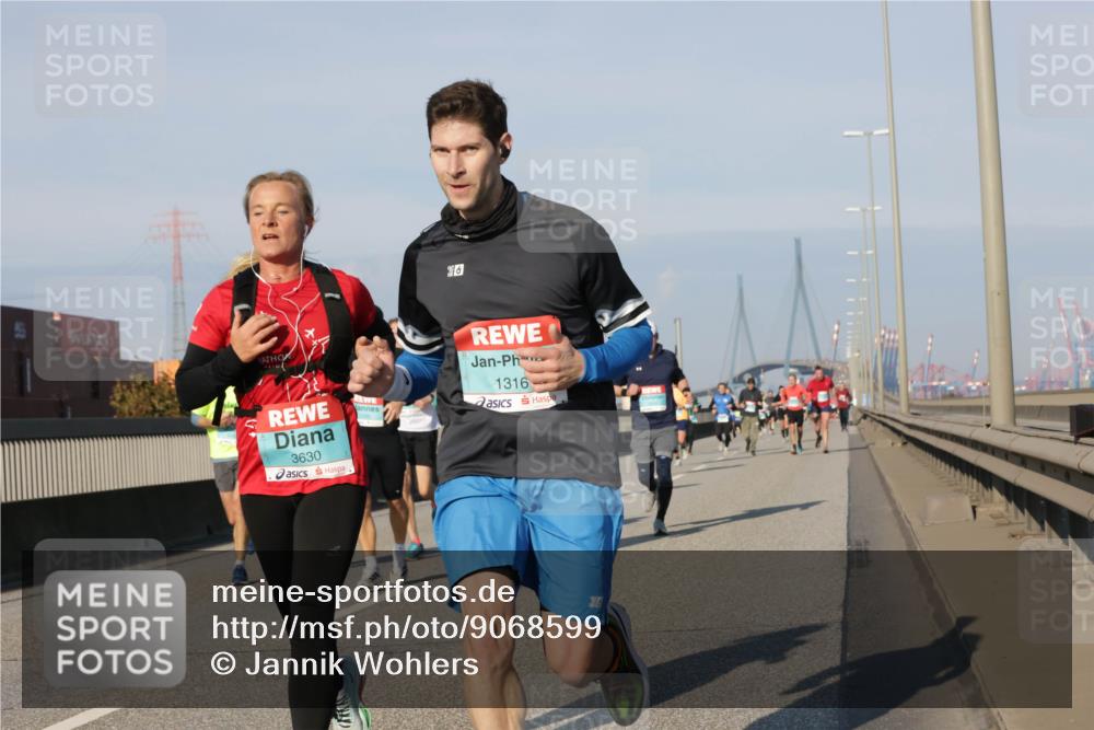 03.10.2025 - Köhlbrandbrückenlauf Jannik Wohlers http://msf.ph/oto/9068599 03.10.2025 09:47:58 Position 3 6, 3630, 1316 meine-sportfotos.de