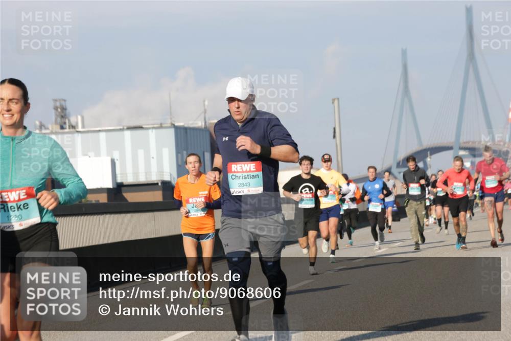 03.10.2025 - Köhlbrandbrückenlauf Jannik Wohlers http://msf.ph/oto/9068606 03.10.2025 09:47:59 Position 3 2843, 1280, 2849, 15 meine-sportfotos.de