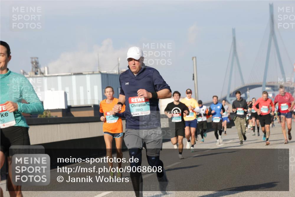 03.10.2025 - Köhlbrandbrückenlauf Jannik Wohlers http://msf.ph/oto/9068608 03.10.2025 09:47:59 Position 3 80, 2843, 2849 meine-sportfotos.de