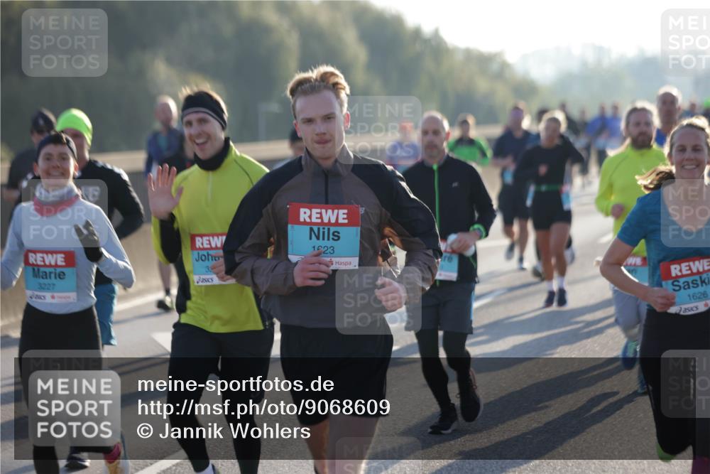 03.10.2025 - Köhlbrandbrückenlauf Jannik Wohlers http://msf.ph/oto/9068609 03.10.2025 09:16:31 Position 3 3227, 1623, 1626 meine-sportfotos.de