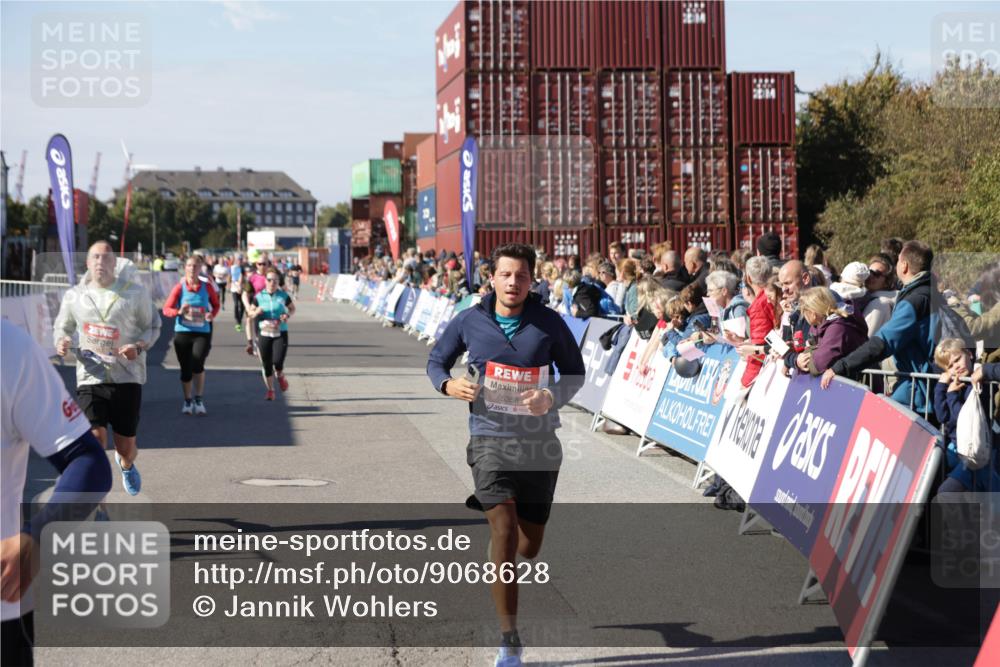 03.10.2025 - Köhlbrandbrückenlauf Jannik Wohlers http://msf.ph/oto/9068628 03.10.2025 13:13:24 Ziel 4191, 4223, 4324, 4373, 4383, 4448, 4463, 4513, 4583, 4853, 5034, 5204, 5261, 5358, 5852, 6788, 6789, 6818 meine-sportfotos.de