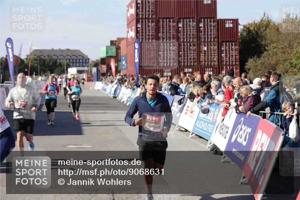 03.10.2025 - Köhlbrandbrückenlauf Jannik Wohlers http://msf.ph/oto/9068631 03.10.2025 13:13:24 Ziel 4191, 4223, 4324, 4373, 4383, 4448, 4463, 4513, 4583, 4853, 5034, 5204, 5261, 5358, 5852, 6788, 6789, 6818 meine-sportfotos.de