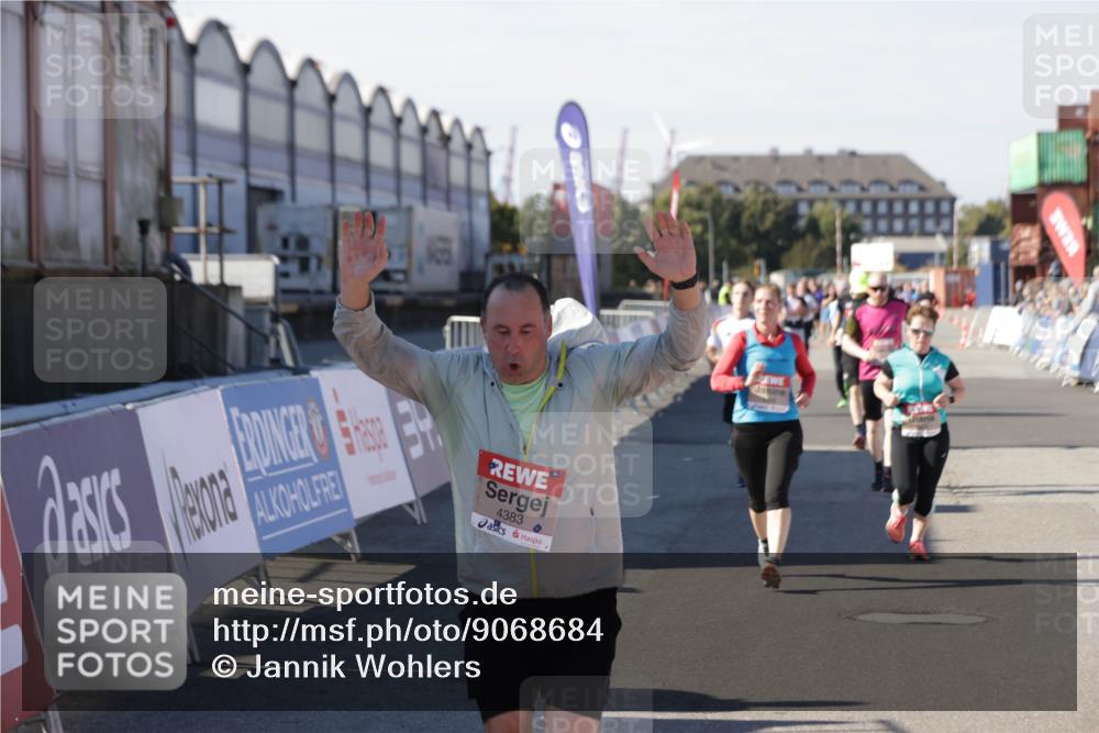 03.10.2025 - Köhlbrandbrückenlauf Jannik Wohlers http://msf.ph/oto/9068684 03.10.2025 13:13:26 Ziel 4065, 4223, 4324, 4373, 4383, 4448, 4580, 4583, 4853, 5034, 5204, 5261, 5358, 6788, 6789, 6818 meine-sportfotos.de