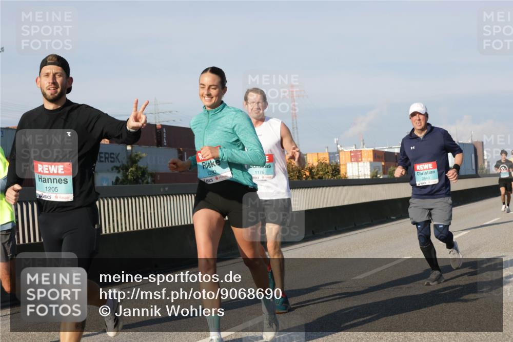 03.10.2025 - Köhlbrandbrückenlauf Jannik Wohlers http://msf.ph/oto/9068690 03.10.2025 09:48:01 Position 3 1205, 1280, 1176, 2843 meine-sportfotos.de